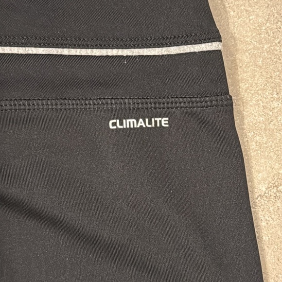 C NWOT Adidas Women’s Medium Wide Flare Sweatpants Elastic Waist Three Stripes - Picture 4 of 7